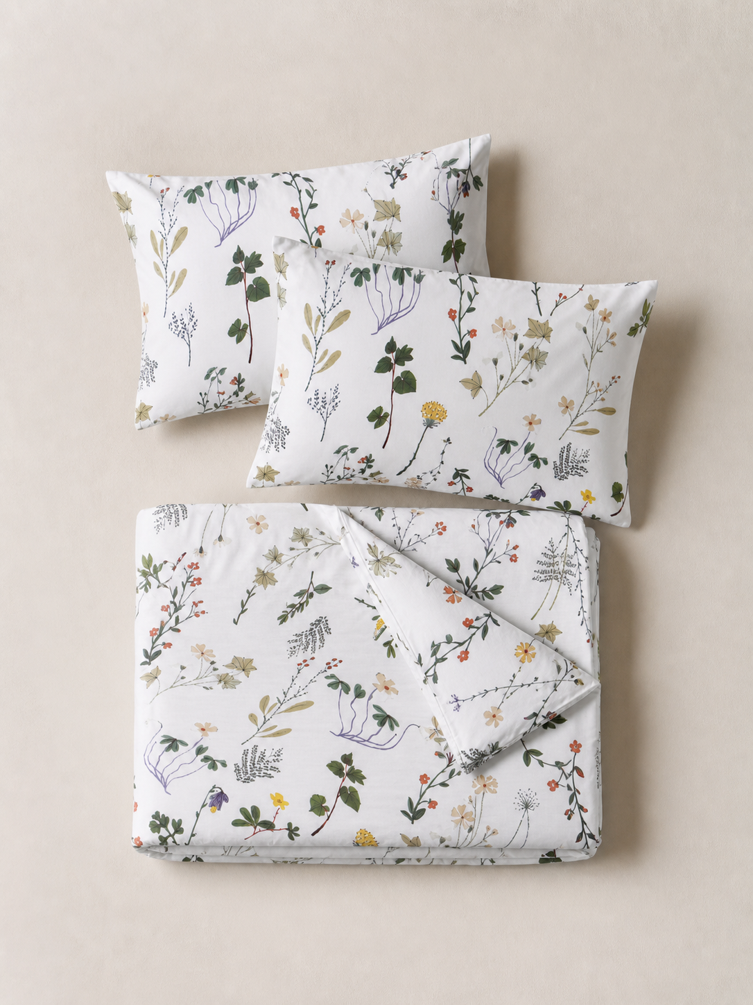 Flat lay of the wildflower Queen duvet cover set