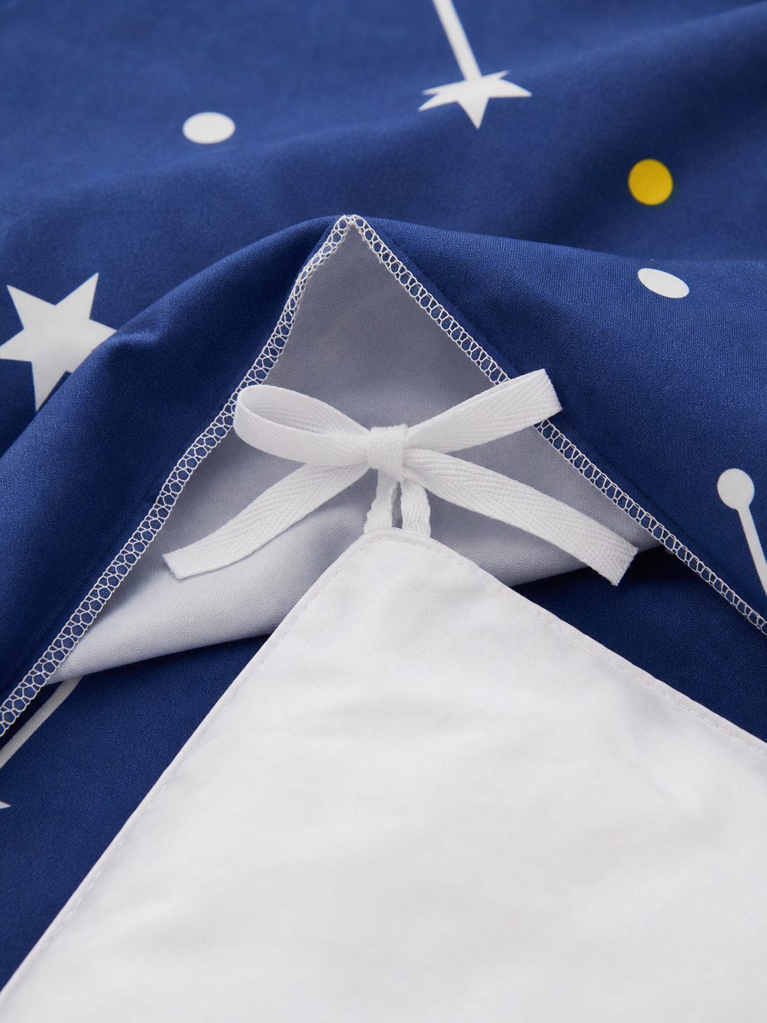 Interior corner ties on the galaxy Queen duvet cover