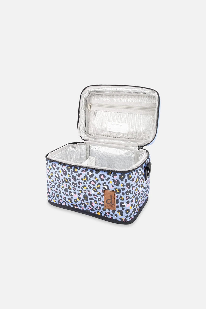 Front view of the leopard print insulated lunch box